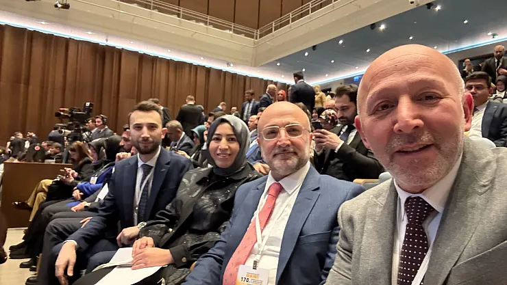 AK Parti Afyon Heyeti Reisi Dinliyor
