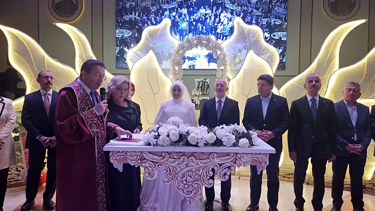 AK Parti Afyon Teşkilatında Düğün Coşkusu: Ünlü Siyasetçiler Bu Düğünde Buluştu