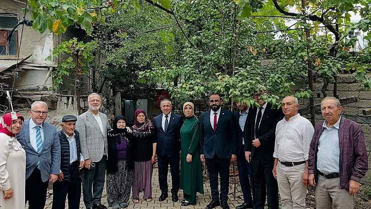 AK Parti Heyeti Şehit Ailesi İle Bir Araya Geldi