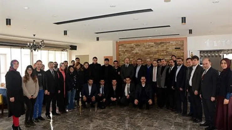 AK Parti yönetimi Gazeteciler Günü'nü kutladı