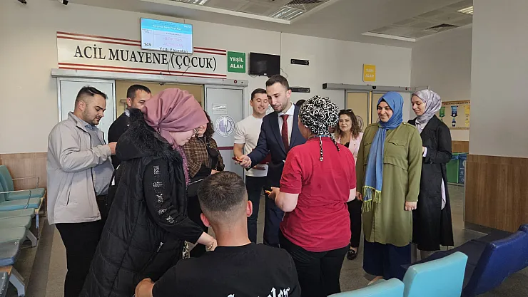 AK Partili Gençlerden Çocuklara Moral Ziyareti