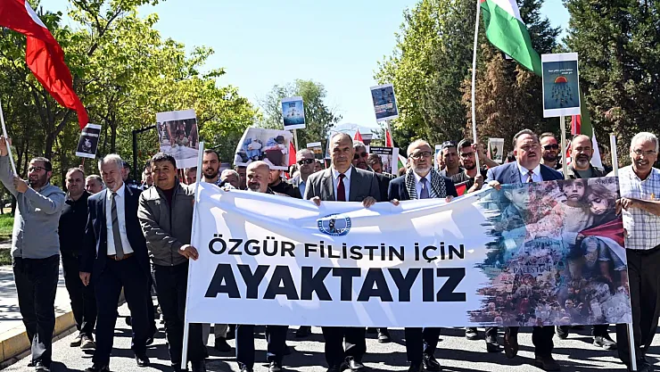 AKÜ'de Filistin'e Destek Olmak İçin Yürüdüler
