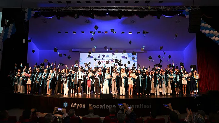 AKÜ İktisat Mezunları Kep Attı