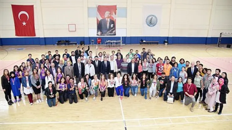 AKÜ'lü sporcular madalyalarını aldı – Kocatepe Gazetesi