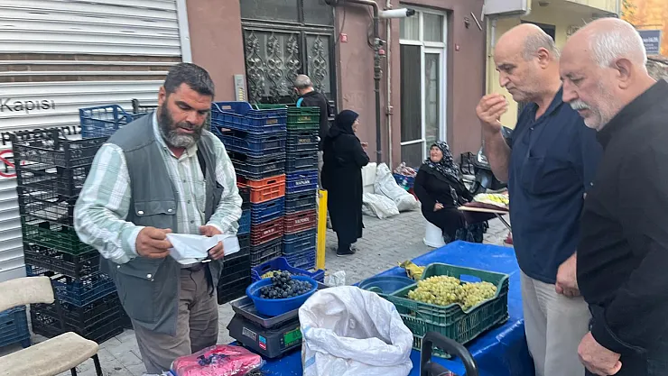 Alaşehir'in Üzümleri Tavşanlı Semt Pazarında
