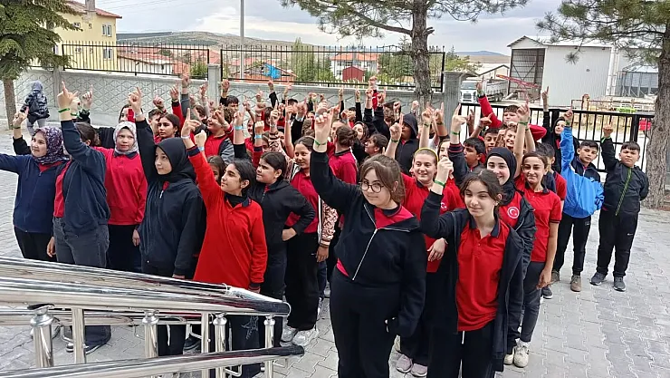Altıntaş Mustafa Kemal Ortaokulu Öğrencilerinden Filistin'e Destek
