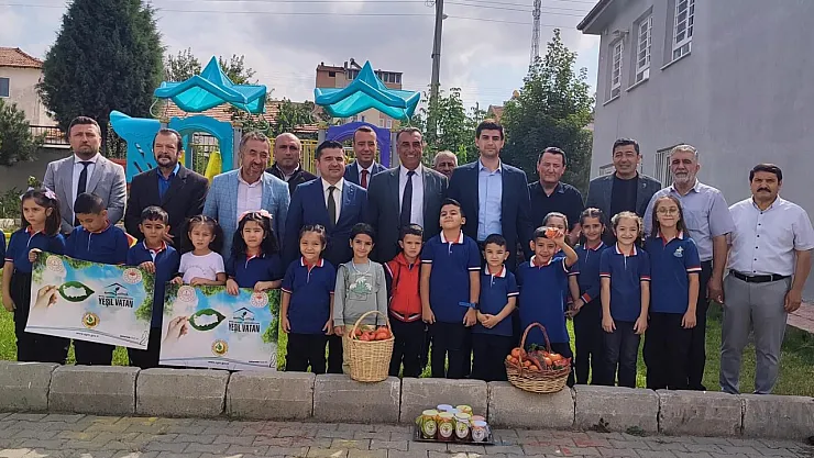 Altıntaş'ta Eğitim Öğretim Yılı Doğa Sevgisiyle Başladı