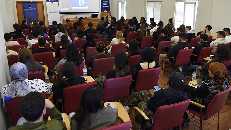 Anadolu Üniversitesi EMYO'da Öğrenciler Kariyer Yolculuklarına Hazırlandı