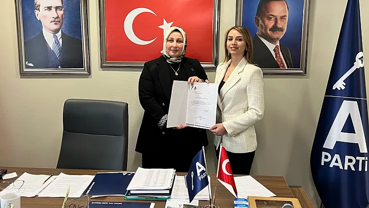 Anahtar Parti'de Atama: Yeni Kadın Kolları Başkanı Göreve Başladı