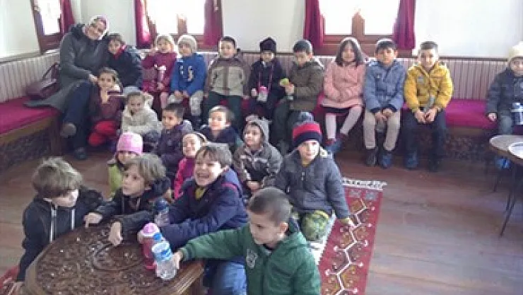 Anaokulu öğrencileri tarihi mekânları gezdi