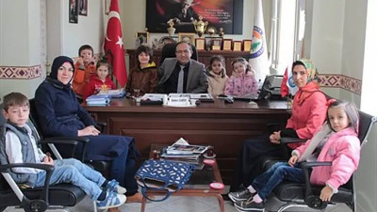 Anaokulu öğrencilerinden Belediye’ye ziyaret – Kocatepe Gazetesi