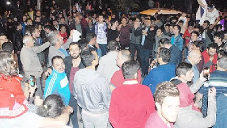 Anıt Park'ta kutlama yapıldı