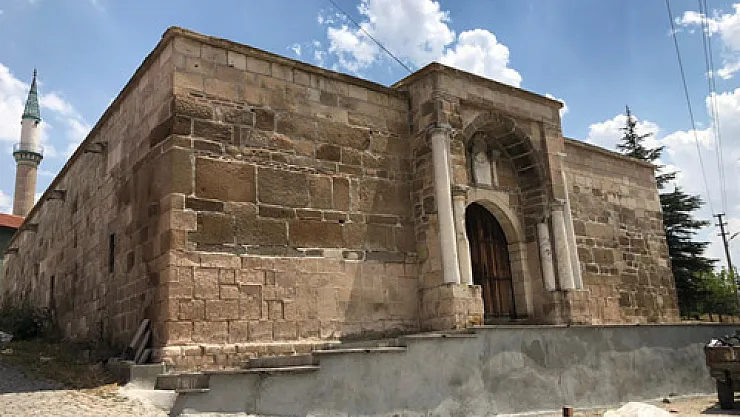 Anıtkaya Kervansarayı MERCEK ALTINDA