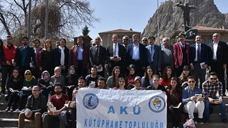 Anıtpark'ta kitap okudular – Kocatepe Gazetesi