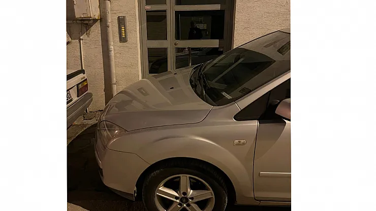 Apartman Önüne Park Edilen Araç Yüzünden Vatandaş Evine Giremedi