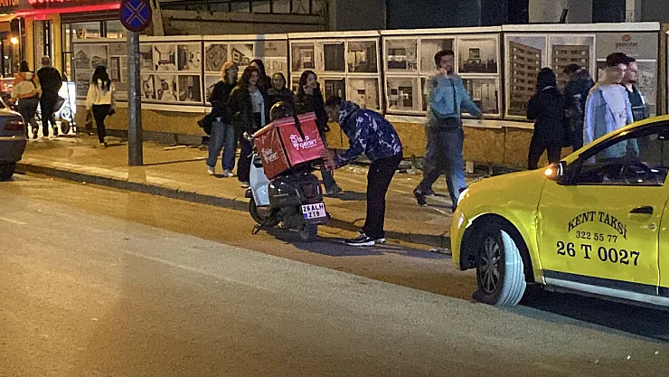 Araca Çarpan Motokurye Yaralandı