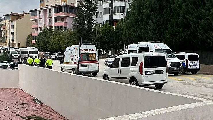 Aracını 3 Kişinin Üzerine Sürdüğü Anlar Kameraya Yansıdı