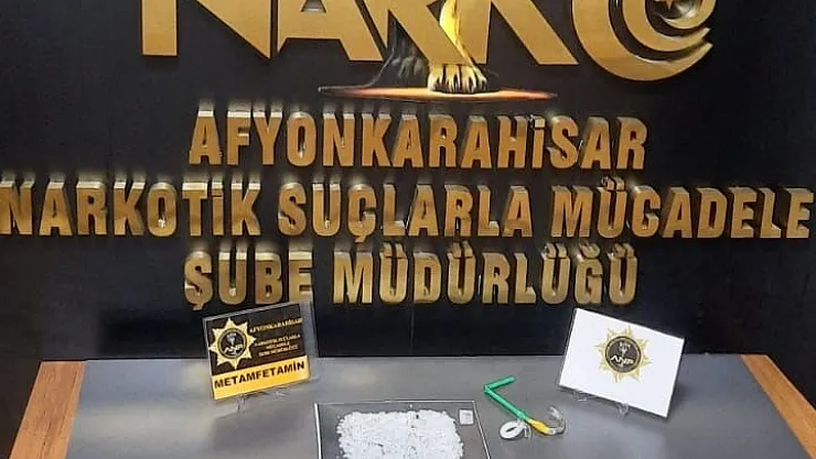 Araçlarında 105 gram metanfetaminle yakalandılar