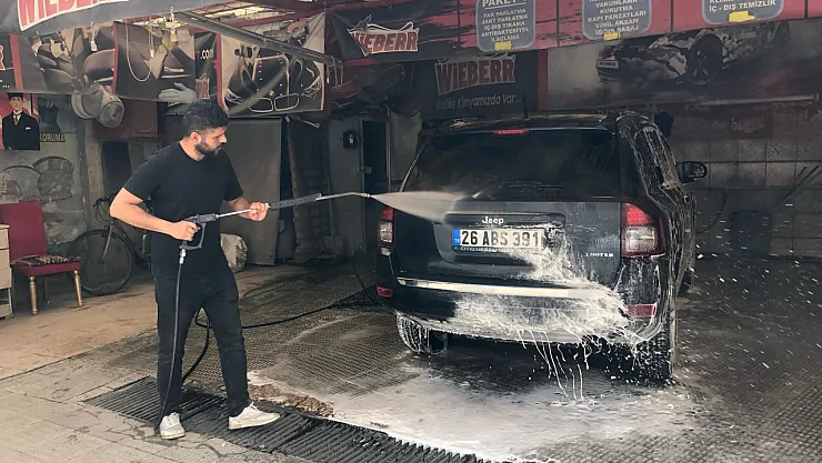 Araçlarını Kendi Yıkayan Vatandaşlar Zarar Ediyor