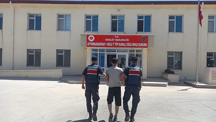 Aranan Şahsın Saklandığı Yer Jandarmayı Bile Şok Etti