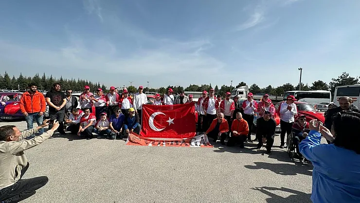 Askerlik hayali kuran 19 özel bireylere vosvoslarla Türk bayraklı konvoy