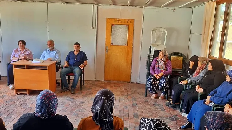 Aslanapa'da Kadın Çiftçilere Kooperatif Anlatıldı