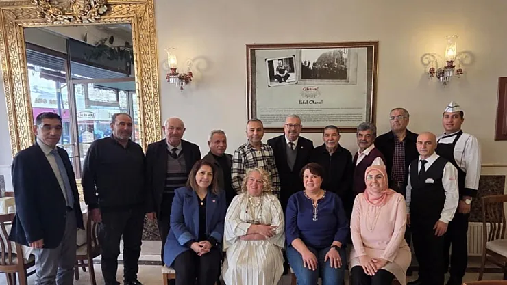 Atatürk'ün Hatırasıyla Yaşayan Lokantada Şairler Buluştu