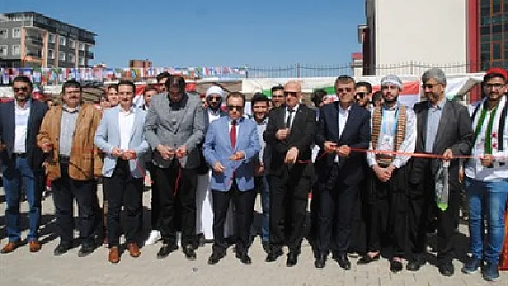'Ayyıldızlı bayrağı kendi bayrağımız gibi görüyoruz'