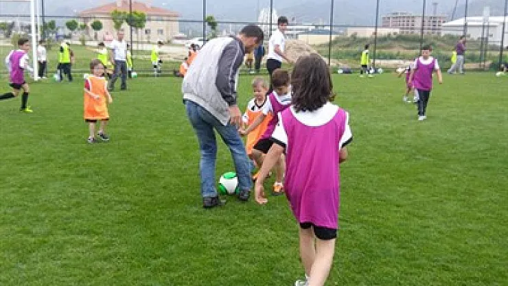 Babalarla maç yaptılar – Kocatepe Gazetesi