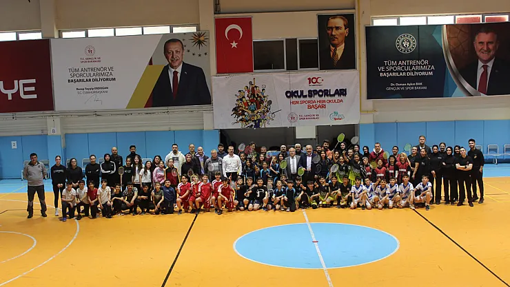 Badmintonda Küçükler Yarıştı