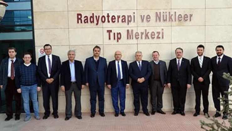 Bakan Eroğlu’ndan AKÜ hastanesine övgü