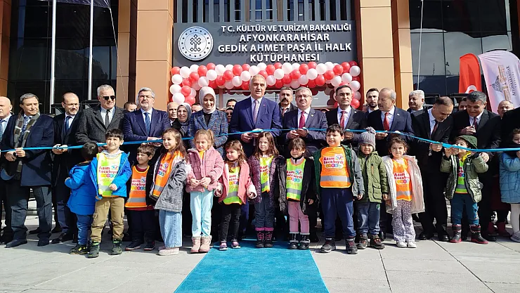 Bakan Ersoy'dan Kütüphane'ye Tam Not