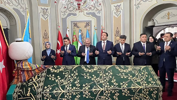 Bakan Göktaş, Ertuğrul Gazi Türbesi'ni Ziyaret Etti