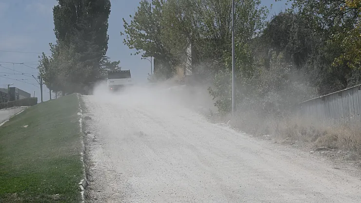 Baksan'daki Alt Yapı Çalışmaları Sonrası Yollar Toz Duman