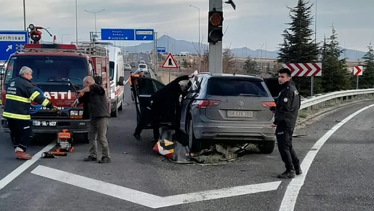 Bariyerlere Saplanan Otomobilin Sürücüsü Feci Şekilde Can Verdi