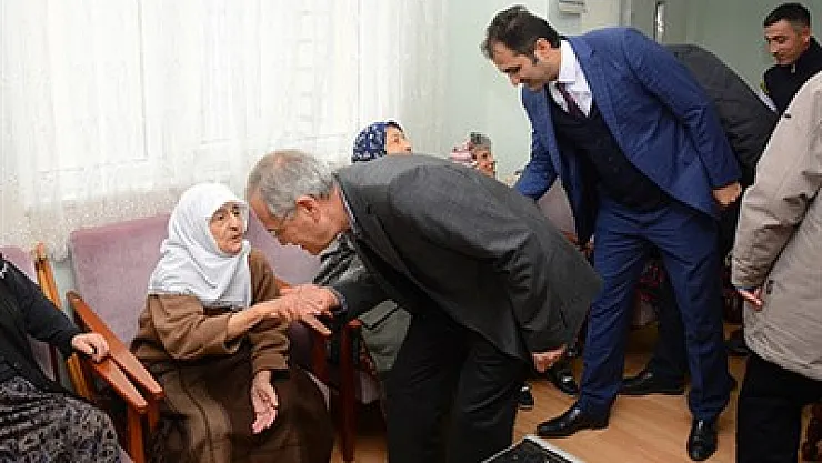 Başkan Acar yaşlıları unutmadı – Kocatepe Gazetesi