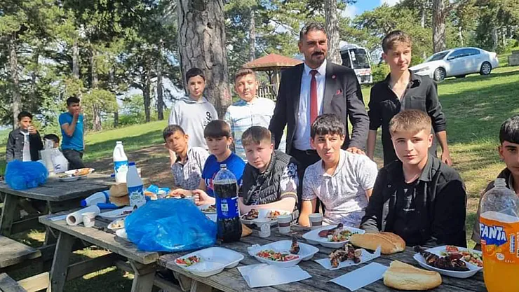 Başkan Çetinkaya'dan, Öğrencilere Jest