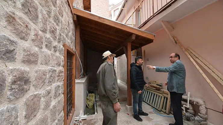 Başkan Çöl, camii restorasyonunu yerinde inceledi