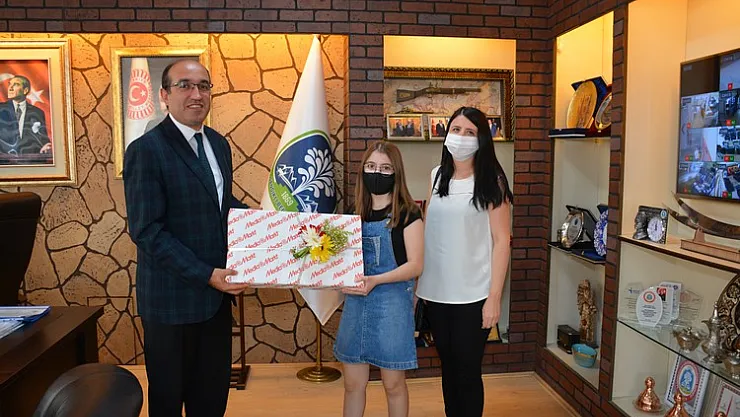 Başkan Çöl'den, dünya şampiyonuna hediye