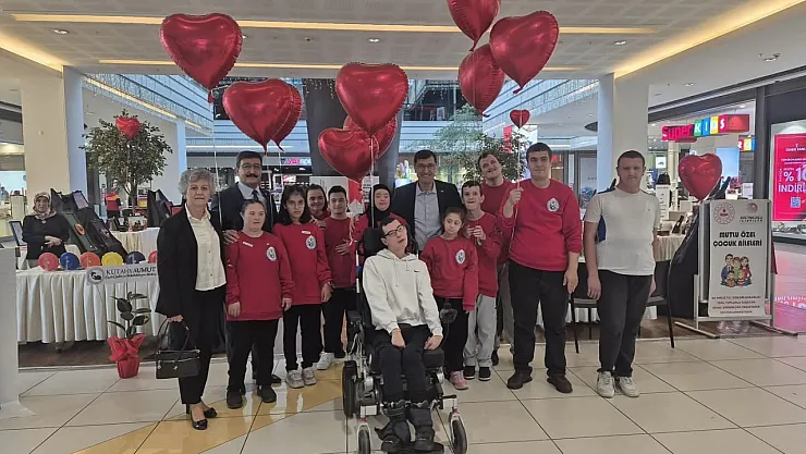 Başkan Kahveci, Özel Çocukların Eserlerini İnceledi