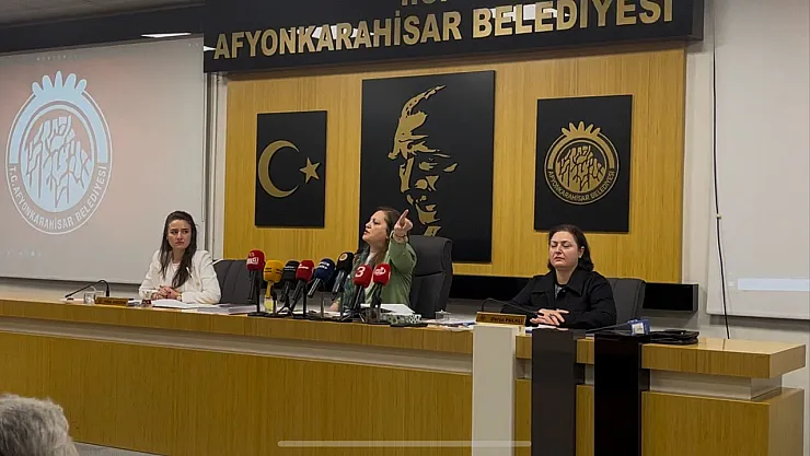 Başkan Köksal, Ak Partili Üyeyi Salondan Çıkarmak İstedi