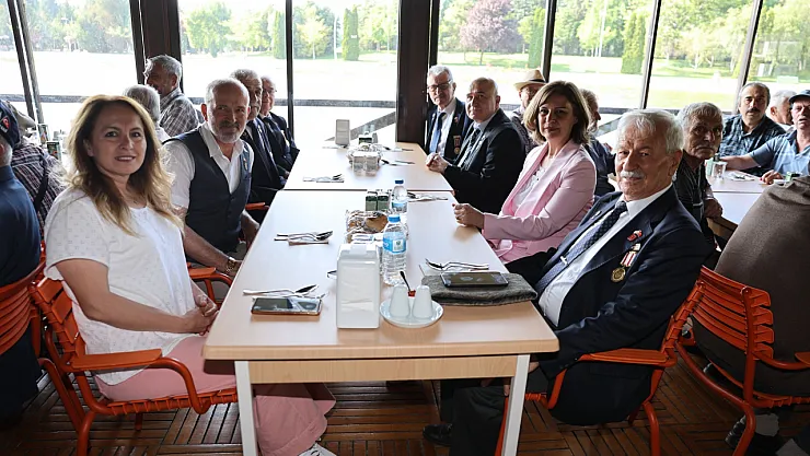 Başkan Ünlüce Babalar Günü'nde Şehit Ve Gazi Babalarını İle Buluştu