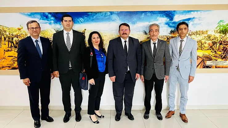 Başkan Üstün, SGK Yöneticilerini Kabul Etti