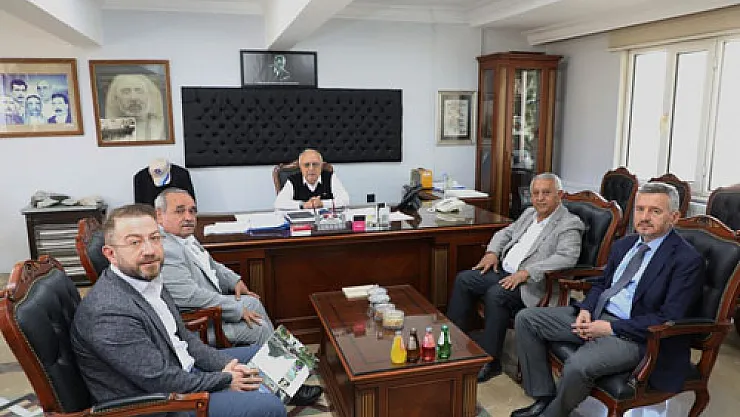 Başkan Zeybek, iş insanı  Demirel’i ziyaret etti