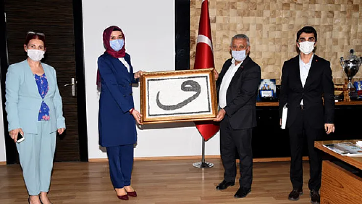 Başkan Zeybek, misafirlerini kabul etti