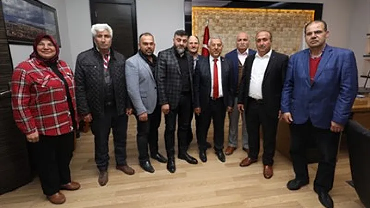 Başkan Zeybek tebrikleri kabul ediyor