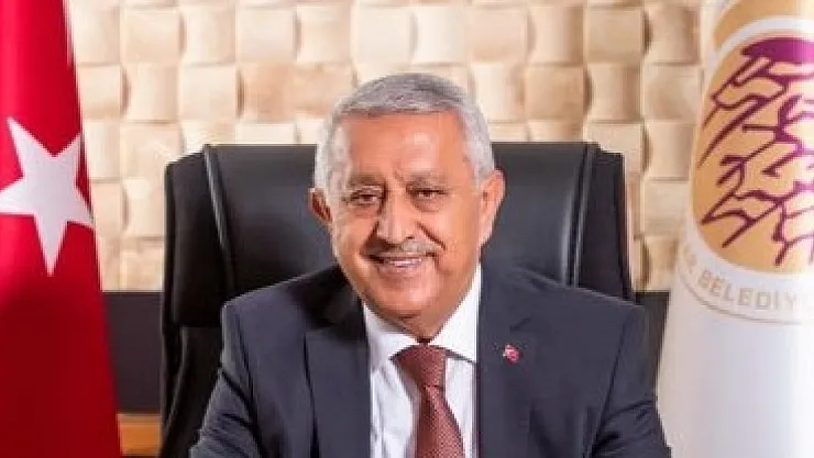 Başkan Zeybek, TRT Radyo-1'in konuğu oldu