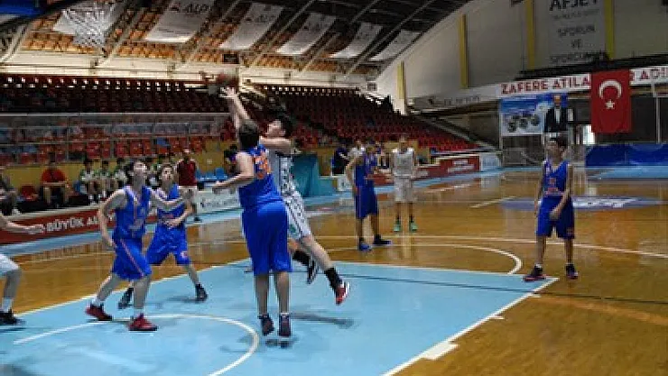 Basketbolcular yarışıyor – Kocatepe Gazetesi