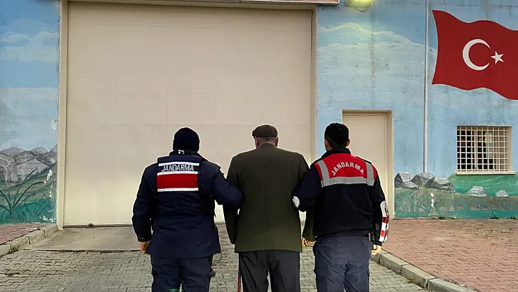 Bastonuyla Cezaevi'ne Girdi