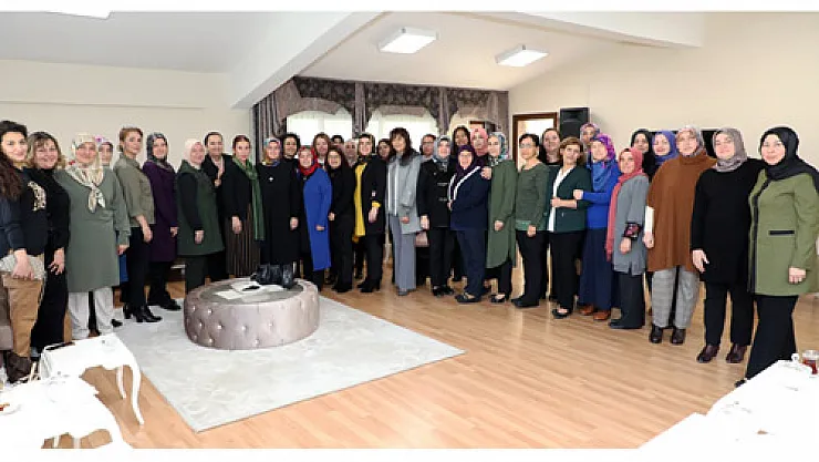 Bayan Zeybek, daire  müdürü eşleriyle buluştu